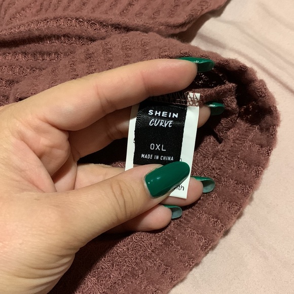 V neck pullover - Picture 2 of 2